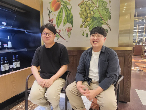 강효준(오른쪽) 홉스 대표와 안기욱 CTO가 창업 스토리를 들려주고 있다.